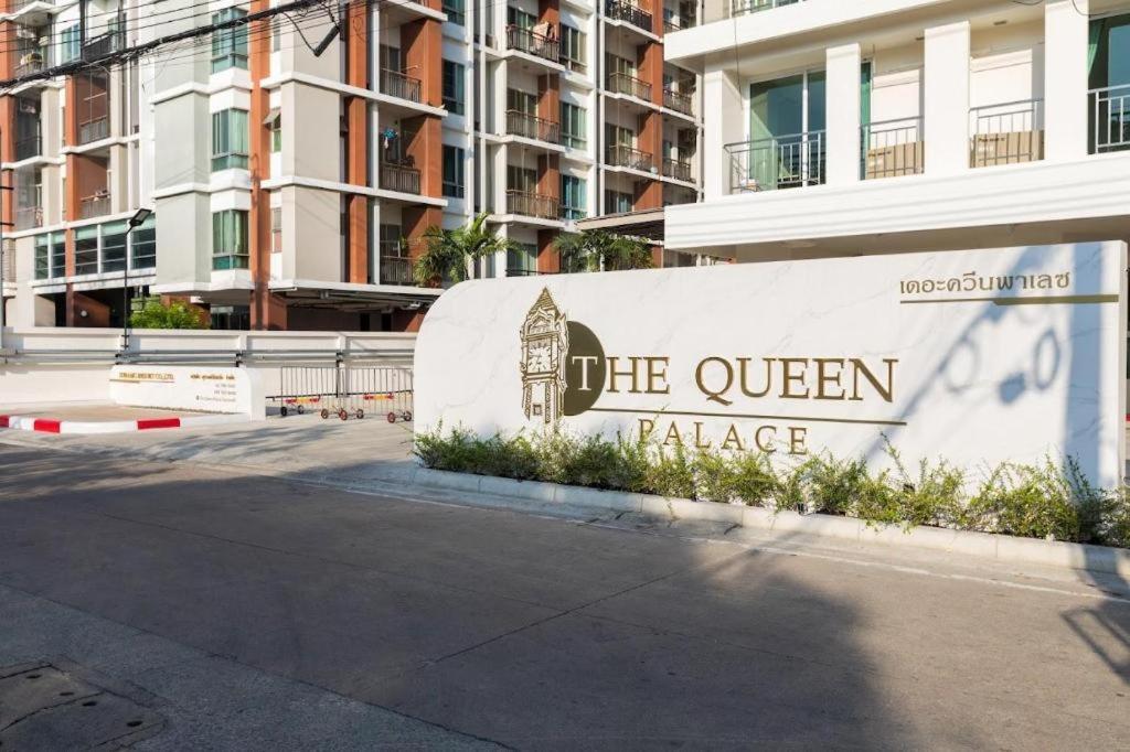 The Queen Palace Bangkok Exterior photo