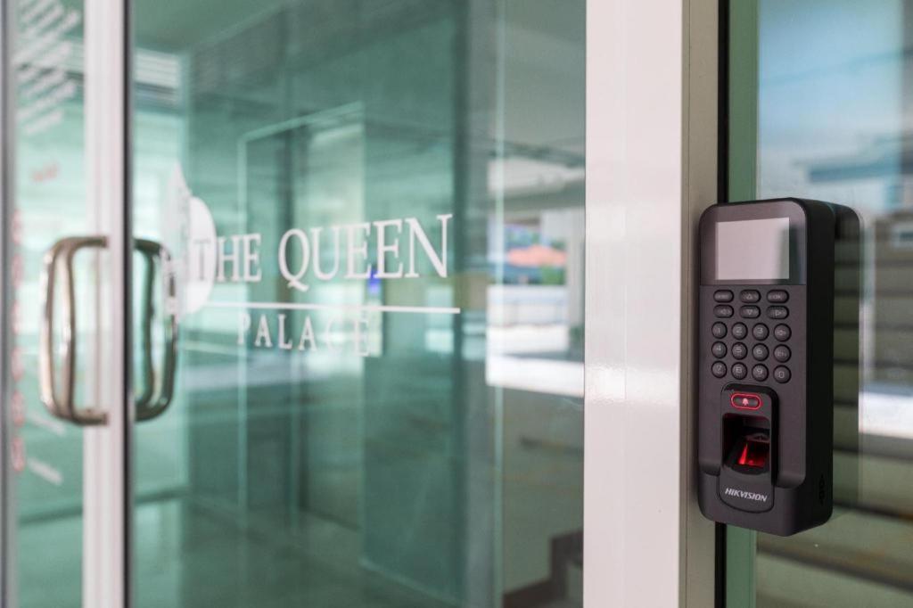 The Queen Palace Bangkok Exterior photo