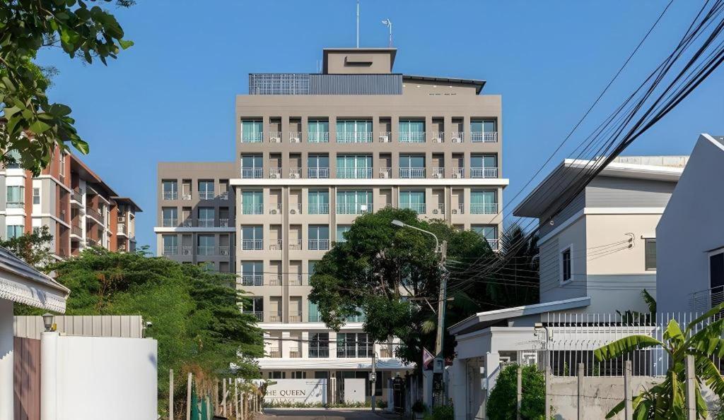 The Queen Palace Bangkok Exterior photo