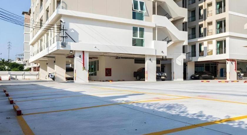 The Queen Palace Bangkok Exterior photo
