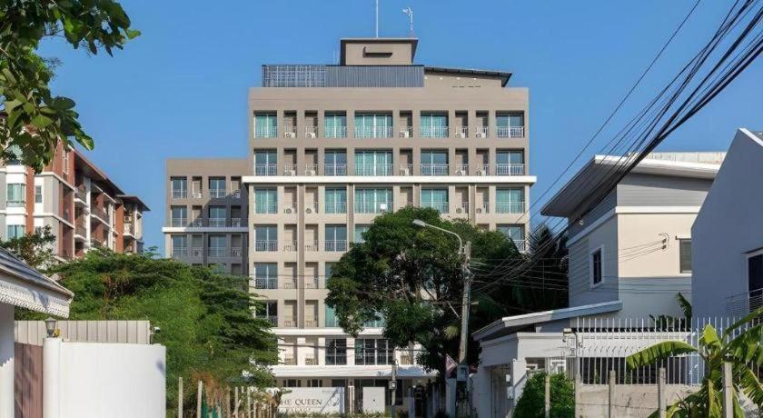 The Queen Palace Bangkok Exterior photo